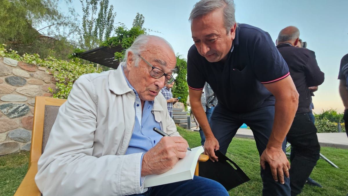 Cada vez que viene a Mendoza, el columnista económico de Radio Nihuil tiene encuentros con sus seguidores. Cada vez que viene a Mendoza, el columnista económico de Radio Nihuil tiene encuentros con sus seguidores.