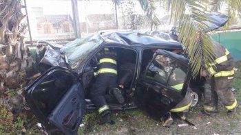 Chocaron contra una palmera y murieron tres personas