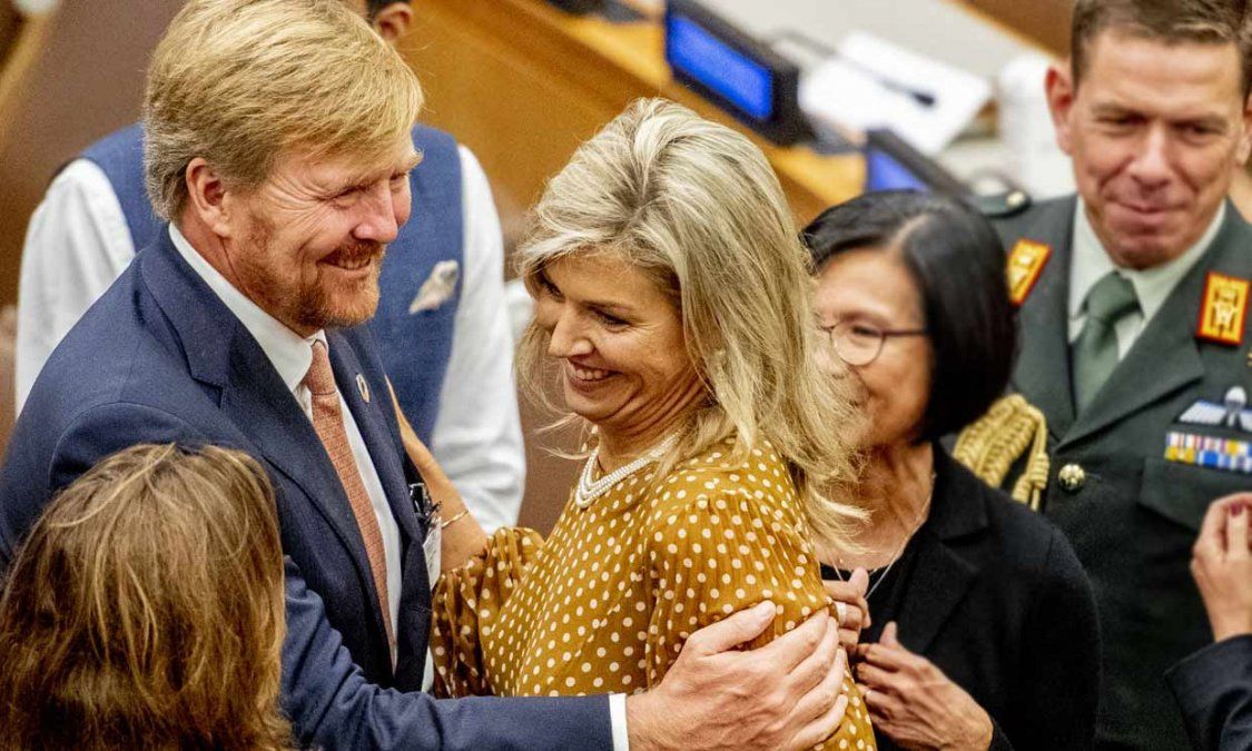 El rey Guillermo debe decidir sobre las renuncias por el caso de corrupción en Holanda