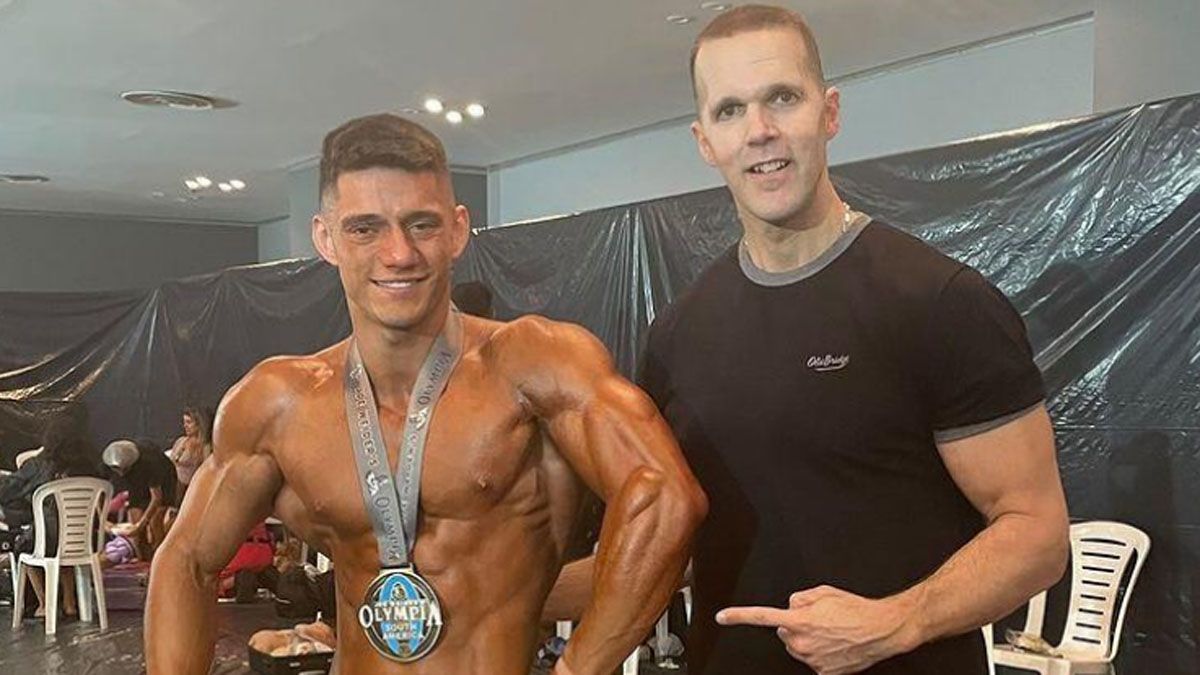 Facundo Navarrete junto a su entrenador, Lucas Cores