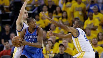 Oklahoma aplastó a Golden State en el tercer juego y sacó ventaja