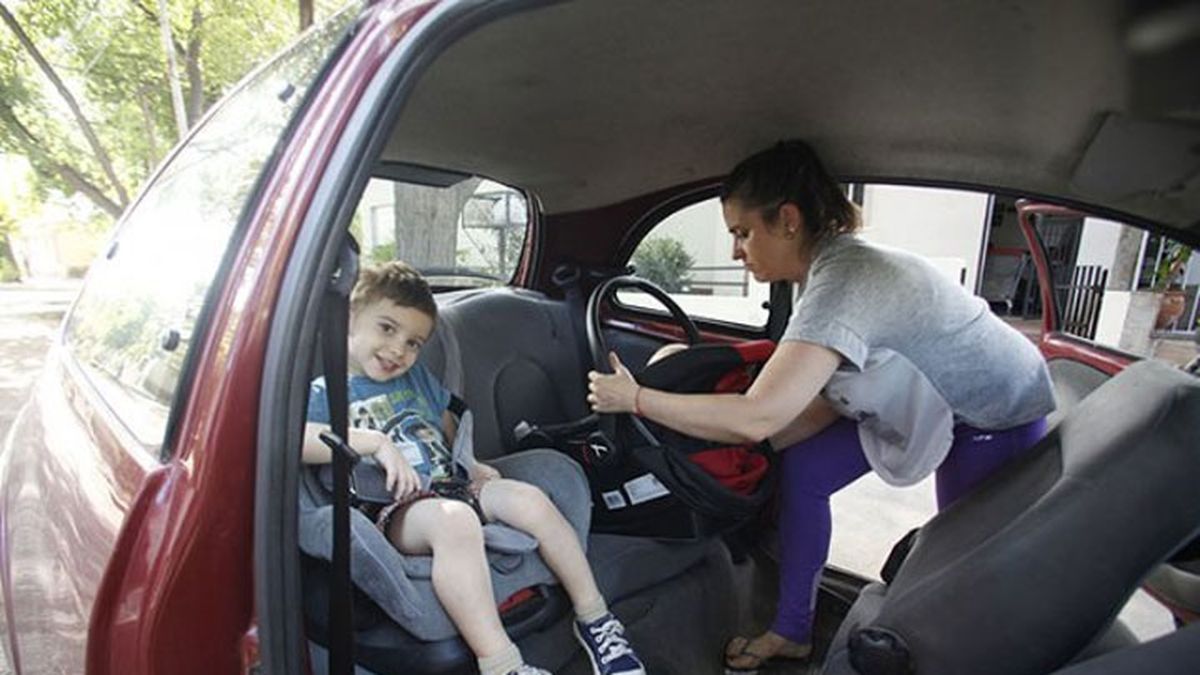 Como Deben Viajar Los Niños En El Auto