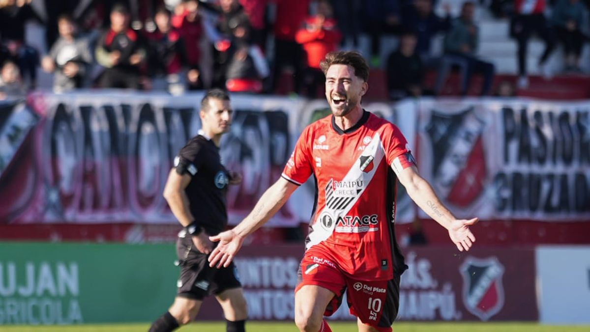 Marcelo Eggel convirtió el gol del Deportivo Maipú en la victoria ante Tristán Suárez. Foto: Axel Lloret/UNO.