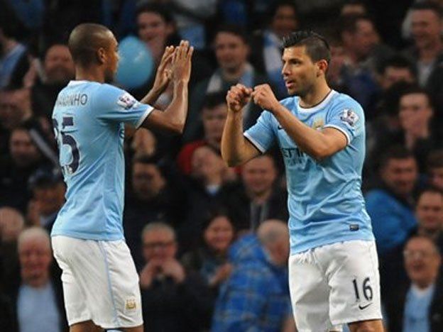 Con tres goles argentinos, el City se acercó a la punta de la Premier