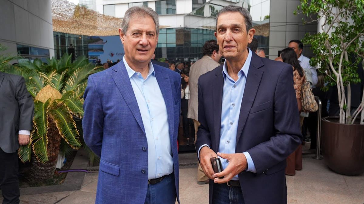 Omar Félix y el ex gobernador peronista Rolo Gabrielli, durante el desayuno de Coviar. Omar Félix y el ex gobernador peronista Rolo Gabrielli, durante el desayuno de Coviar.
