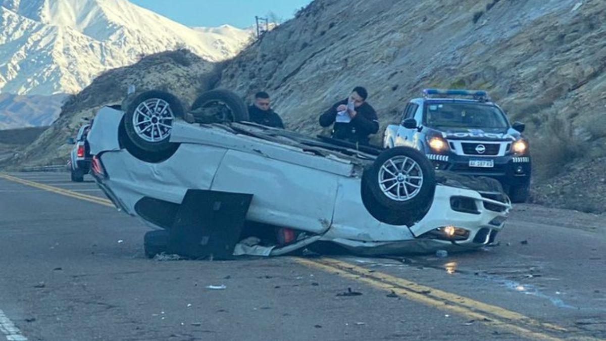 Vuelco en Agua de las Avispas, una de las peores zonas de la Ruta 7. El corredor internacional es un tema político. Vuelco en Agua de las Avispas, una de las peores zonas de la Ruta 7. El corredor internacional es un tema político.