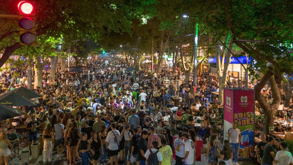 La fiesta aniversario de la calle Arístides Villanueva 2024 tuvo una masiva participación.