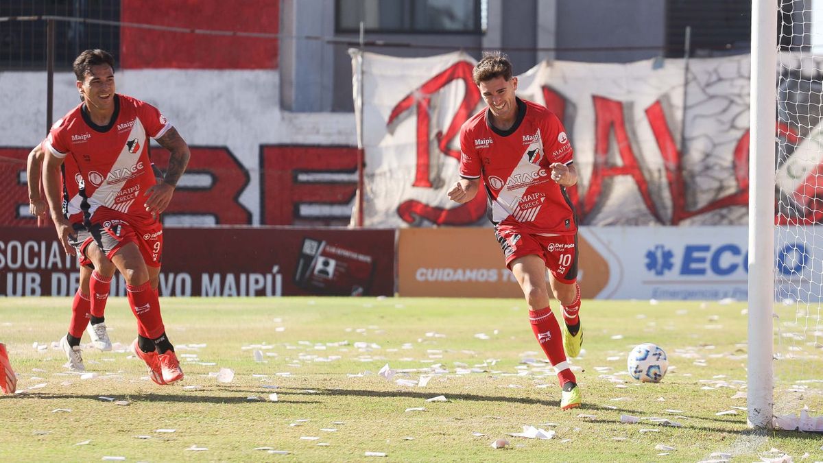 Marcelo Eggel fue el autor del gol de la victoria del Deportivo Maipú. Foto: Cristian Lozano/UNO. 
