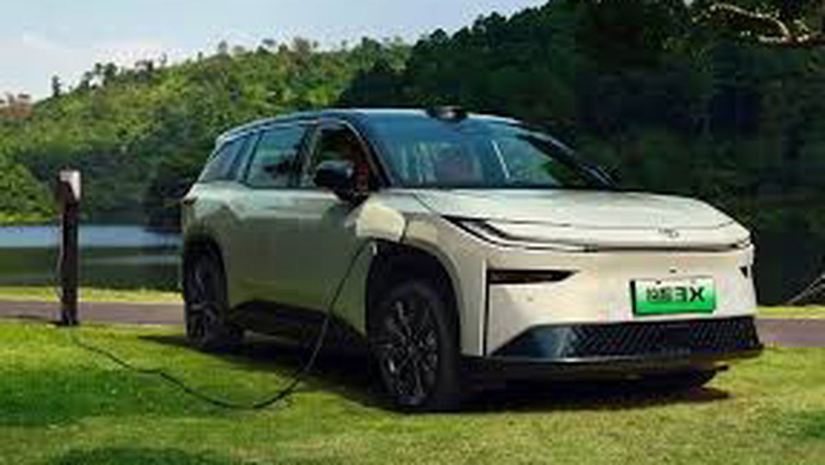 El auto el&eacute;ctrico de Toyota tiene tres niveles de bater&iacute;a para administrar su autonom&iacute;a.