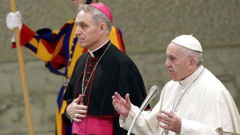 Renunció un obispo acusado de 