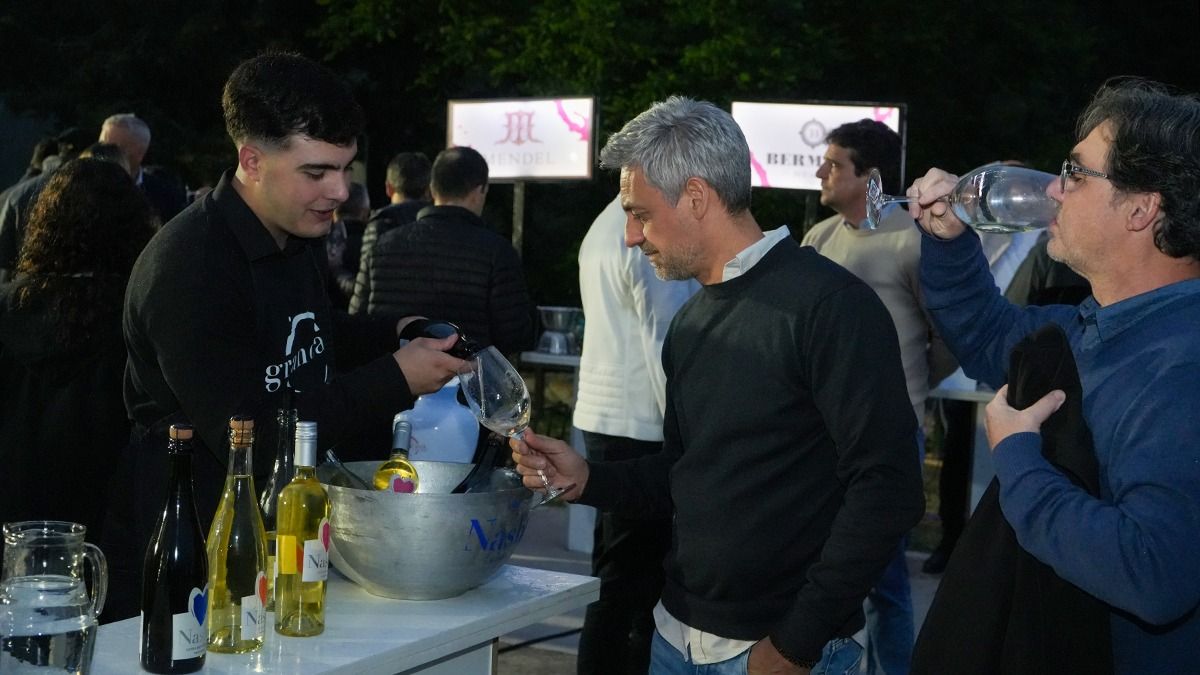 Etiquetas de vinos de diferentes varietales y estilos ofrecen bodegas de Mendoza y de otras partes del mundo en esta 10° Mendoza Wine Fair. Etiquetas de vinos de diferentes varietales y estilos ofrecen bodegas de Mendoza y de otras partes del mundo en esta 10° Mendoza Wine Fair.