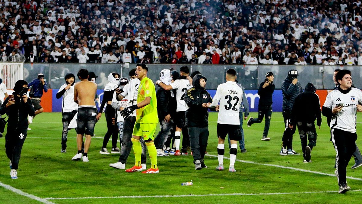 Hubbo dos muertos en el partido entre Colo Colo y Fortaleza.