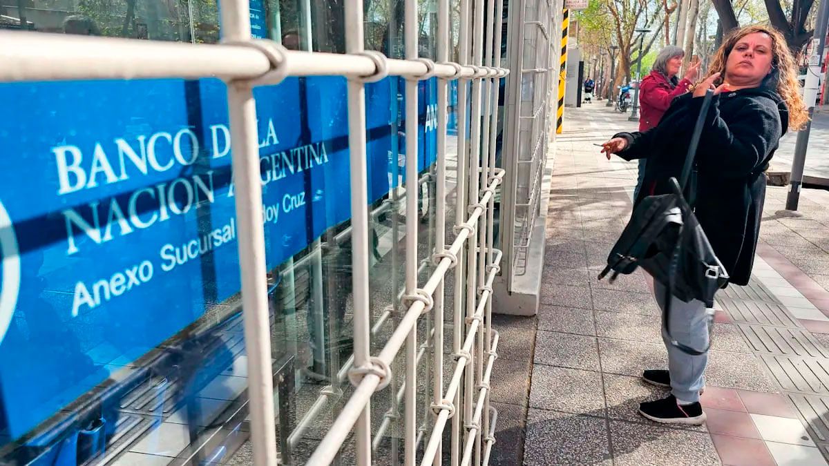 Mendoza cuenta con varias sucursales del Banco Nación. Mendoza cuenta con varias sucursales del Banco Nación.