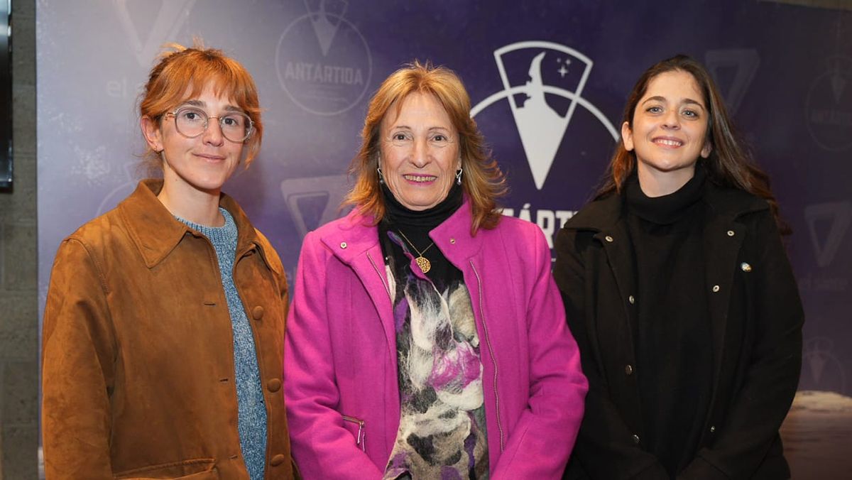 Federica Polizzi junto a la rectora de la UNCuyo, Esther Sánchez, y Celeste Partido. Federica Polizzi junto a la rectora de la UNCuyo, Esther Sánchez, y Celeste Partido.