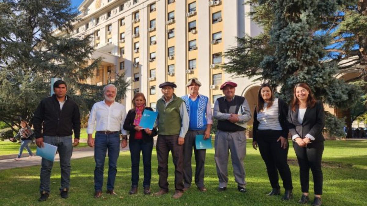 Los productores ganaderos que llevan más de 30 años en tierras fiscales, recibieron la documentación que los convierte en poseedores legales.