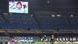 Napoli le brindó un cálido tributo a Maradona