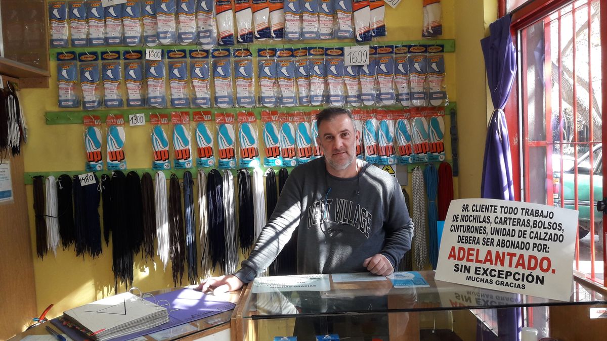 Con buen sentido comercial, este lasherino ha incorporado la venta de accesorios afines y marroquinería. Con buen sentido comercial, este lasherino ha incorporado la venta de accesorios afines y marroquinería.