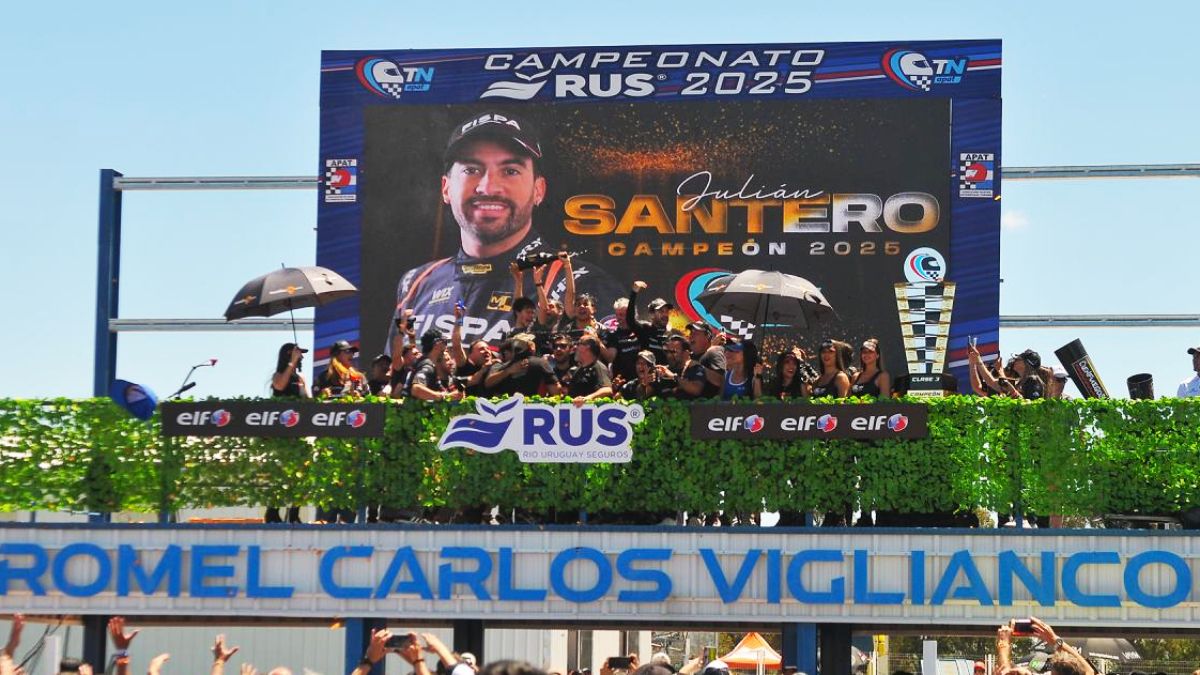 Delirio mendocino en el podio riocuartense. Juli&aacute;n Santero repiti&oacute; el logro del 2021al consagrarse campe&oacute;n del TN Clase 3 de la temporada 2025.
