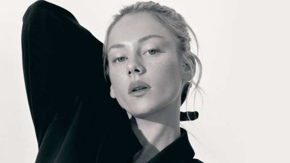 Ester Expósito mostró el truco que practica para realzar sus pecas. Ester Expósito mostró el truco que practica para realzar sus pecas.