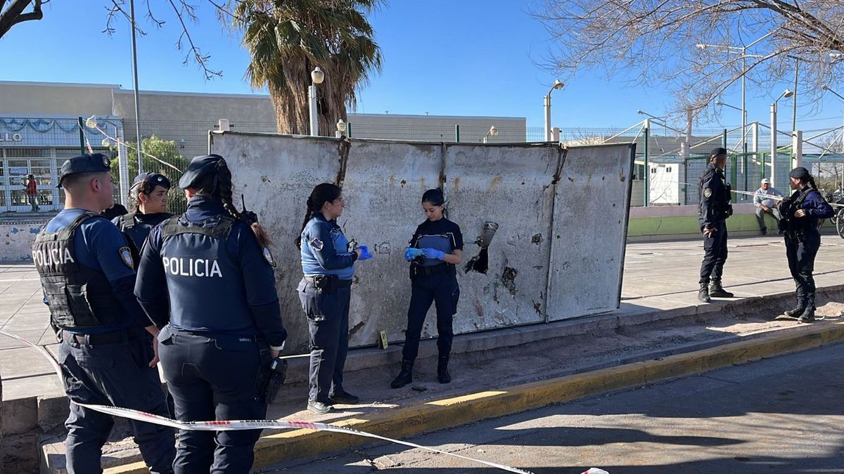 El lugar donde ocurrió el accidente fatal con el puesto de revistas.