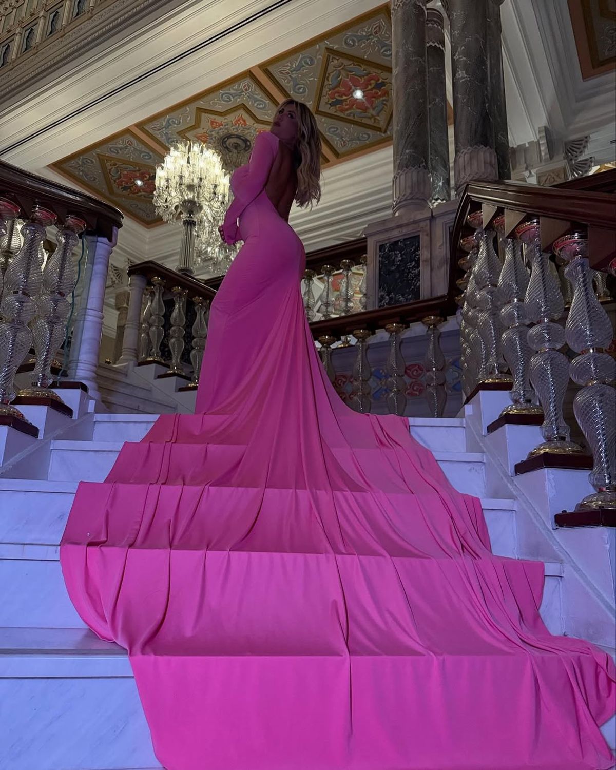 Qué se puso Wanda Nara para recibir el premio en Turquía: "Sos la reina de la favela". Qué se puso Wanda Nara para recibir el premio en Turquía: "Sos la reina de la favela".