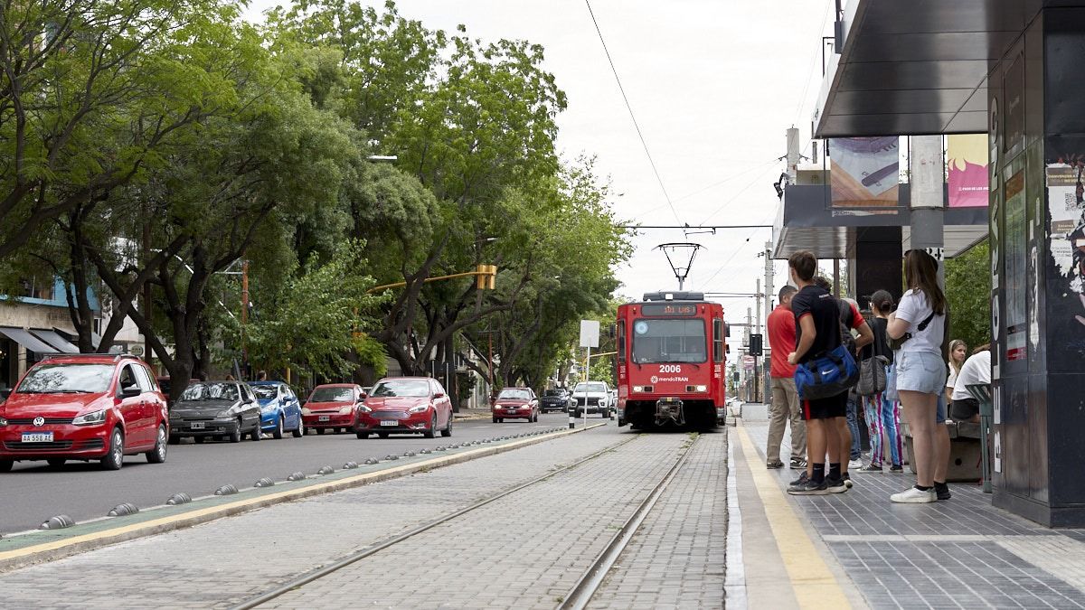 Unos $29.882.000.000 se tomarán como deuda para concluir la extensión del Metrotranvía, hasta Luján y hasta Las Heras. Unos $29.882.000.000 se tomarán como deuda para concluir la extensión del Metrotranvía, hasta Luján y hasta Las Heras.