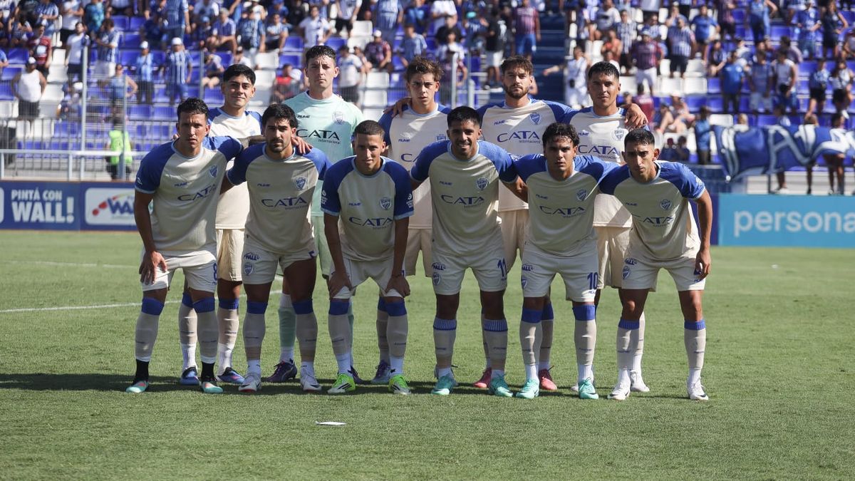 Godoy Cruz sigue sin ganar en la Primera Nacional. Los hinchas se fueron muy calientes, algunos se metieron al campo de juego.