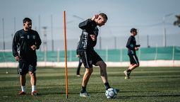 El Monito Vargas (tiene el número 8) sumaría minutos en Gimnasia y Esgrima ante Talleres en el Víctor Legrotaglie.
