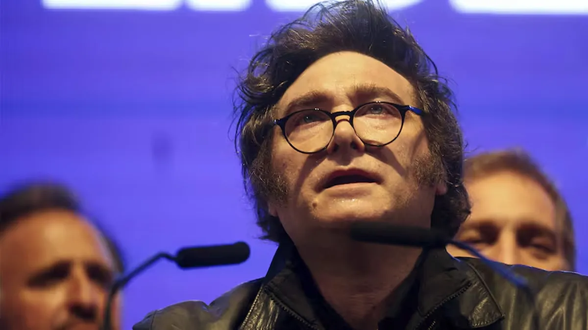 Milei se retiró sin dar declaraciones a la prensa.  Milei se retiró sin dar declaraciones a la prensa.