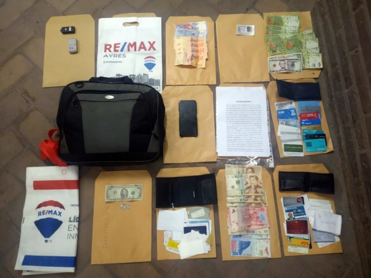 Algunos de los elementos que fueron secuestrados durante los allanamientos por el doble crimen de la pareja de jubilados ocurrido en Vicente López