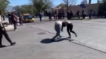 La DGE intervino tras la violenta pelea entre dos alumnas fuera de una escuela de Guaymallén