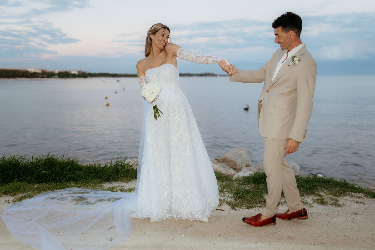 La modelo Mariana Rojas y el mendocino Agust&iacute;n Neglia convirtieron su boda en tres d&iacute;as inolvidables en un resort del Caribe.