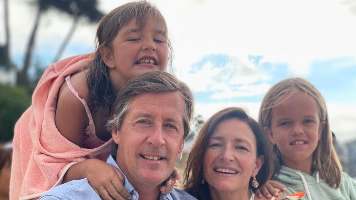 Junto a su esposa y sus hijas. La mayor, Lieve Paz Van Rhee Albino, tiene acondroplasia y, junto a Cecilia, su mamá, reúnen una gran comunidad de seguidores. Junto a su esposa y sus hijas. La mayor, Lieve Paz Van Rhee Albino, tiene acondroplasia y, junto a Cecilia, su mamá, reúnen una gran comunidad de seguidores.