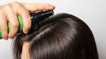 Skinification capilar: la revolucionaria ciencia que retrasa la aparición de canas y regenera el cabello Skinification capilar: la revolucionaria ciencia que retrasa la aparición de canas y regenera el cabello