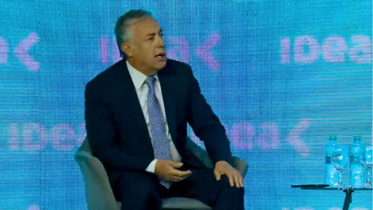 Alfredo Cornejo pasó por el coloquio de IDEA junto con otros gobernadores. Alfredo Cornejo pasó por el coloquio de IDEA junto con otros gobernadores.