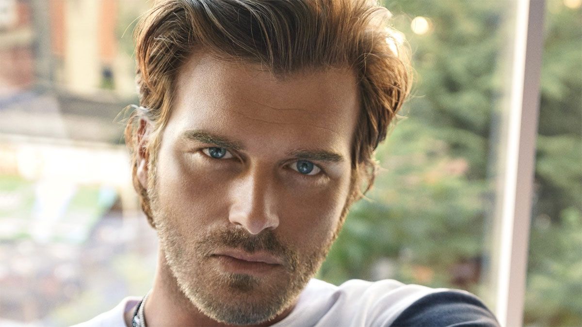 El actor Kivanç Tatlitug interpreta a Yalin en la película de Netflix.