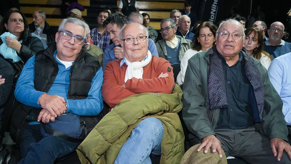 Enrique Trejo y Rodolfo Montenegro se sentaron al lado de Jos&eacute; Belisario Chanampa en la charla de Granados que organiz&oacute; Radio Nihuil.
