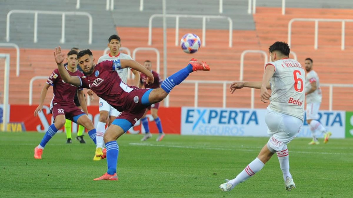 El duelo entre Godoy Cruz y Argentinos Juniors fue bastante aburrido en la primera parte
