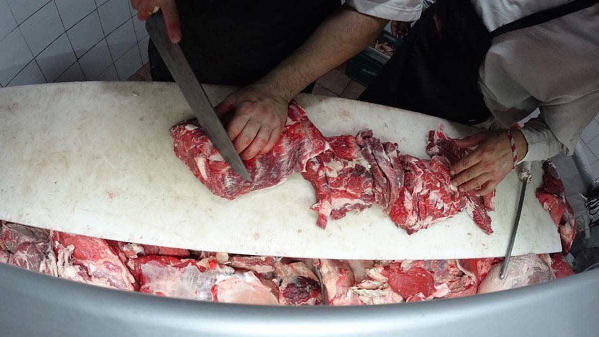 Desde la cámara industrial de la carne, advirtieron que los cortes económicos no llegarán al interior del país.