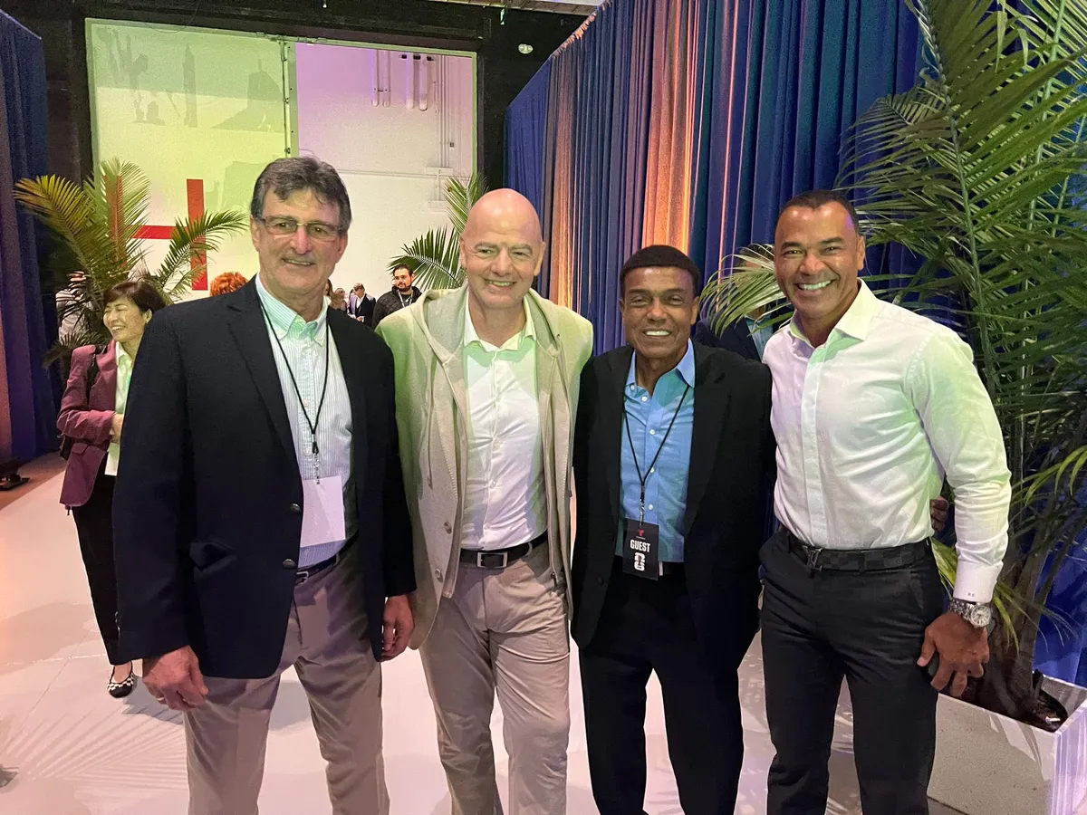 Kempes, el peruano Cubillas y Cafú, junto a Infantino tras los anuncios del Mundial 2026