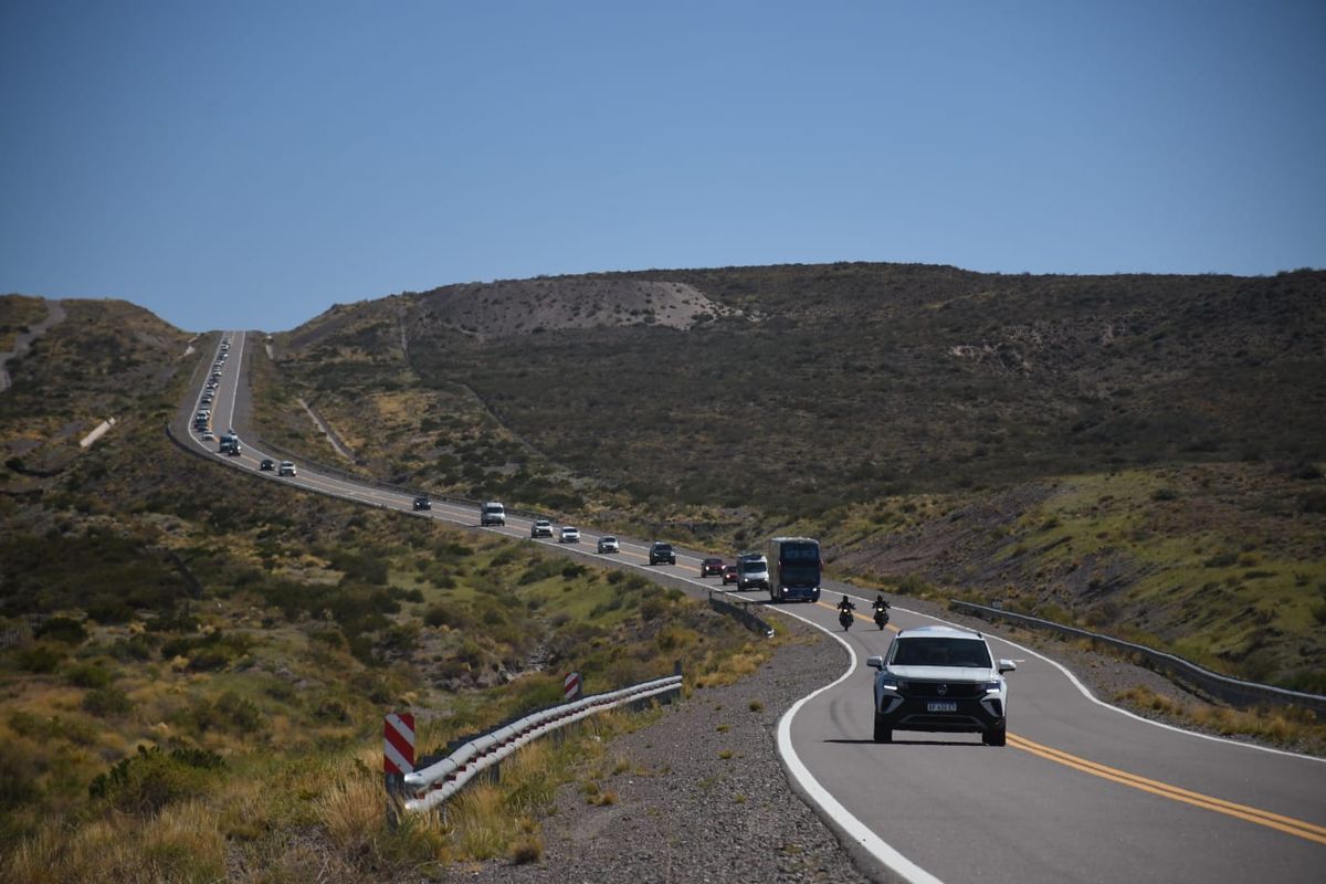 Unos 120 vehículos se dirigieron hacia la plaza departamental de Malargüe como protesta a la decisión del Instituto Nacional de Asuntos Indígenas (INAI) de reconocer la ocupación a manos de comunidades autodenominadas mapuches.
