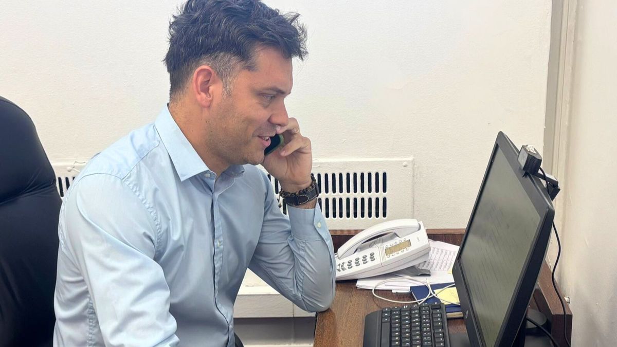 Agustín Piscopo, jefe del Registro Civil de Mendoza, quien contó a Radio Nihuil la particular historia de la pareja con sus 5 perros como testigos. Agustín Piscopo, jefe del Registro Civil de Mendoza, quien contó a Radio Nihuil la particular historia de la pareja con sus 5 perros como testigos.