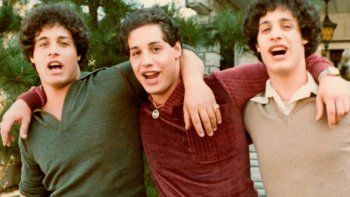 Documental presenta el oscuro relato de trillizos separados al nacer