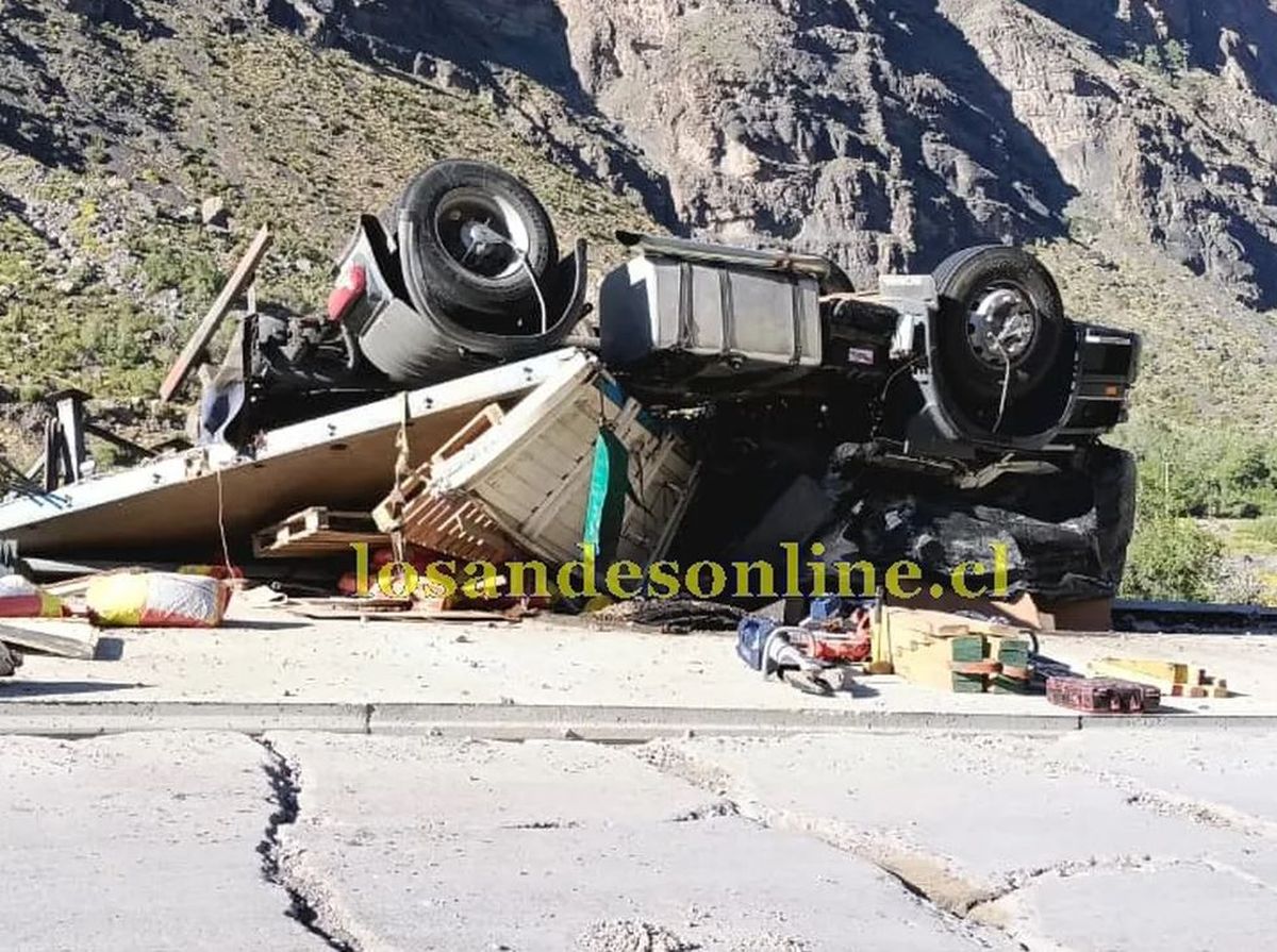 As&iacute; qued&oacute; el cami&oacute;n tras el accidente fatal.&nbsp; Foto: gentileza losandesonline.cl&nbsp;