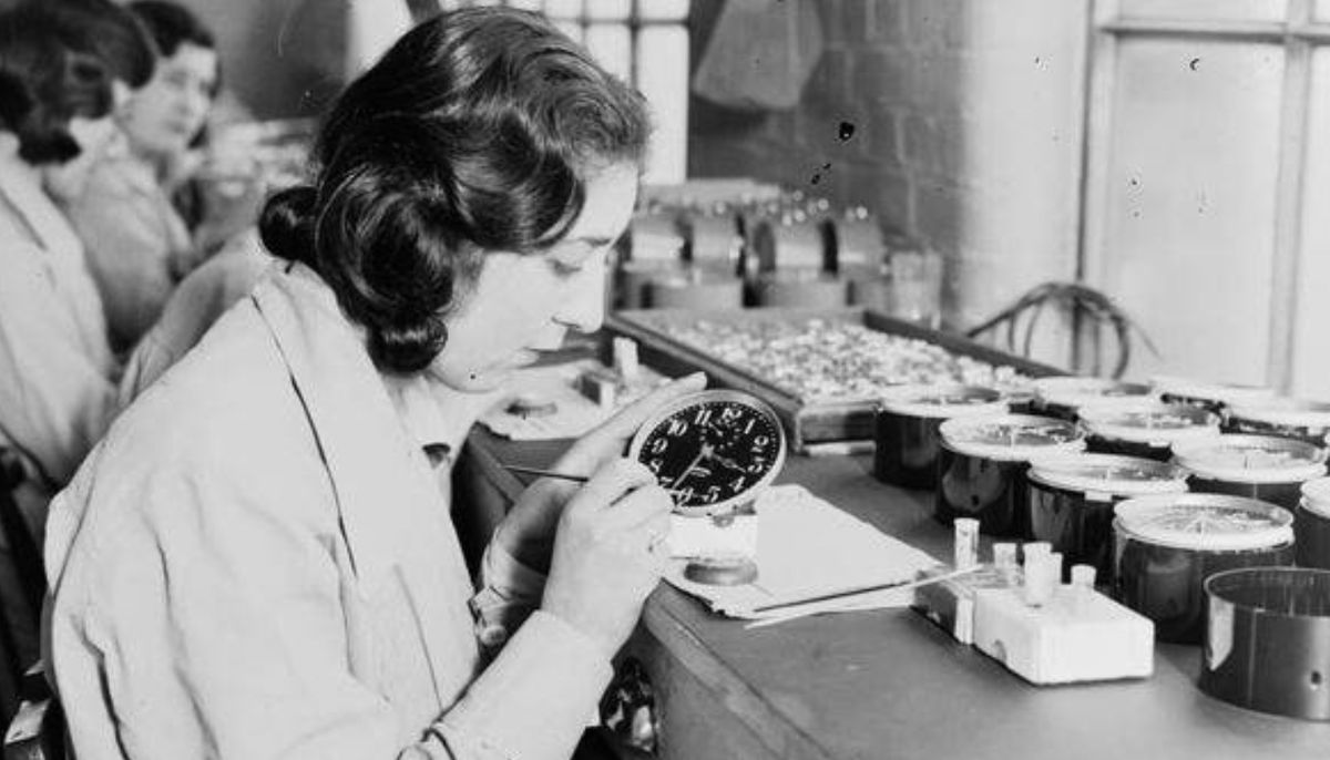 Brillaban en la oscuridad pero se estaban muriendo: la historia de las chicas del radio