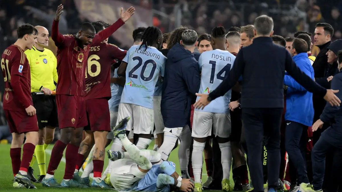 Castellanos está en el piso. Hubo incidentes en Roma vs. Lazio. Castellanos está en el piso. Hubo incidentes en Roma vs. Lazio.