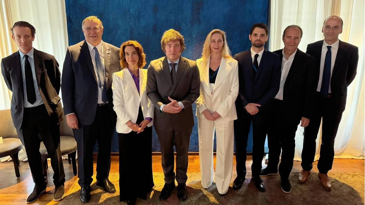 Javier y Karina Milei se reunieron con empresarios como parte de su agenda en París. Javier y Karina Milei se reunieron con empresarios como parte de su agenda en París.