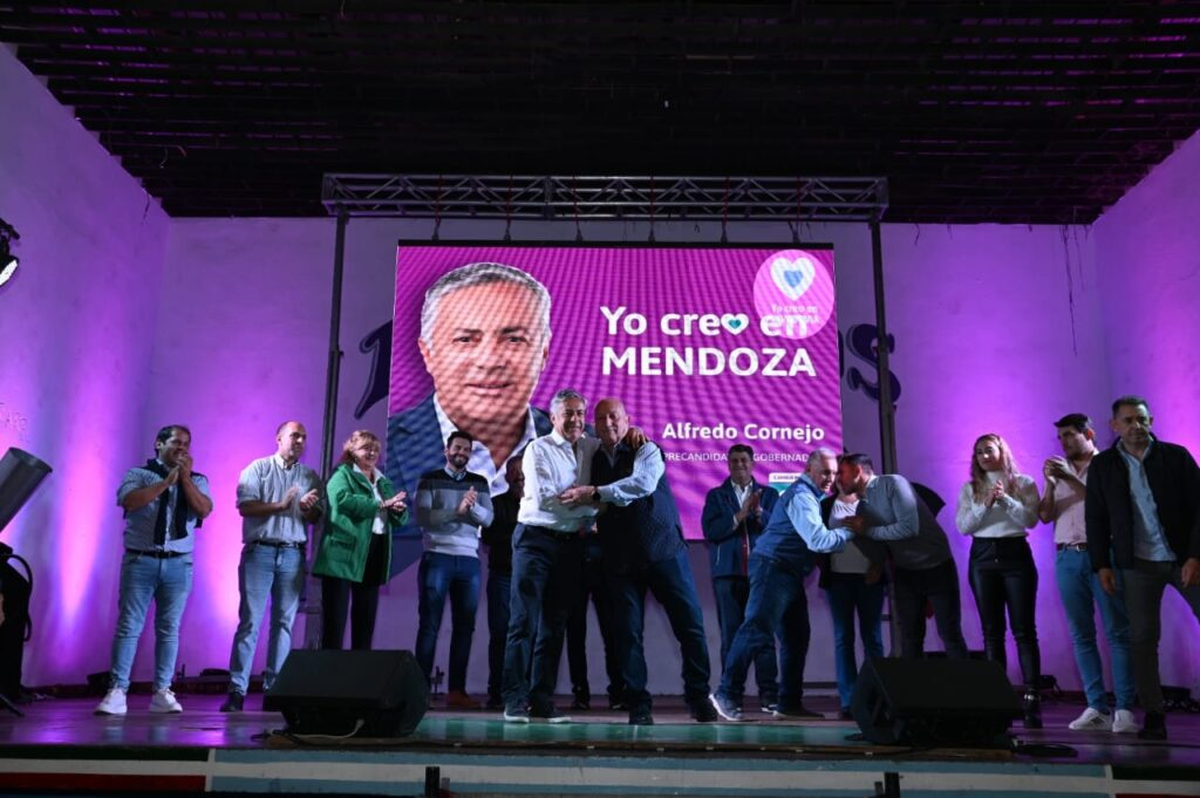 Alfredo Cornejo visitó Rivadavia de cara a las elecciones 2023.