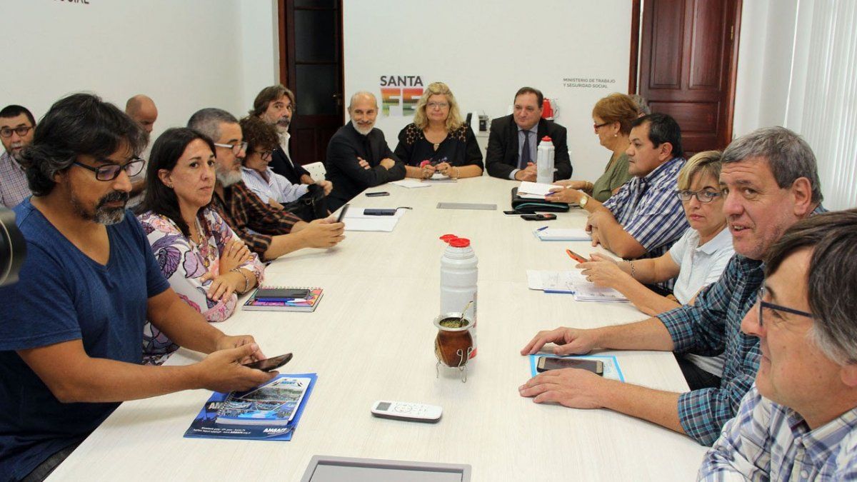 Cambios en la cláusula gatillo y una suma de 300 pesos, la nueva oferta para los docentes
