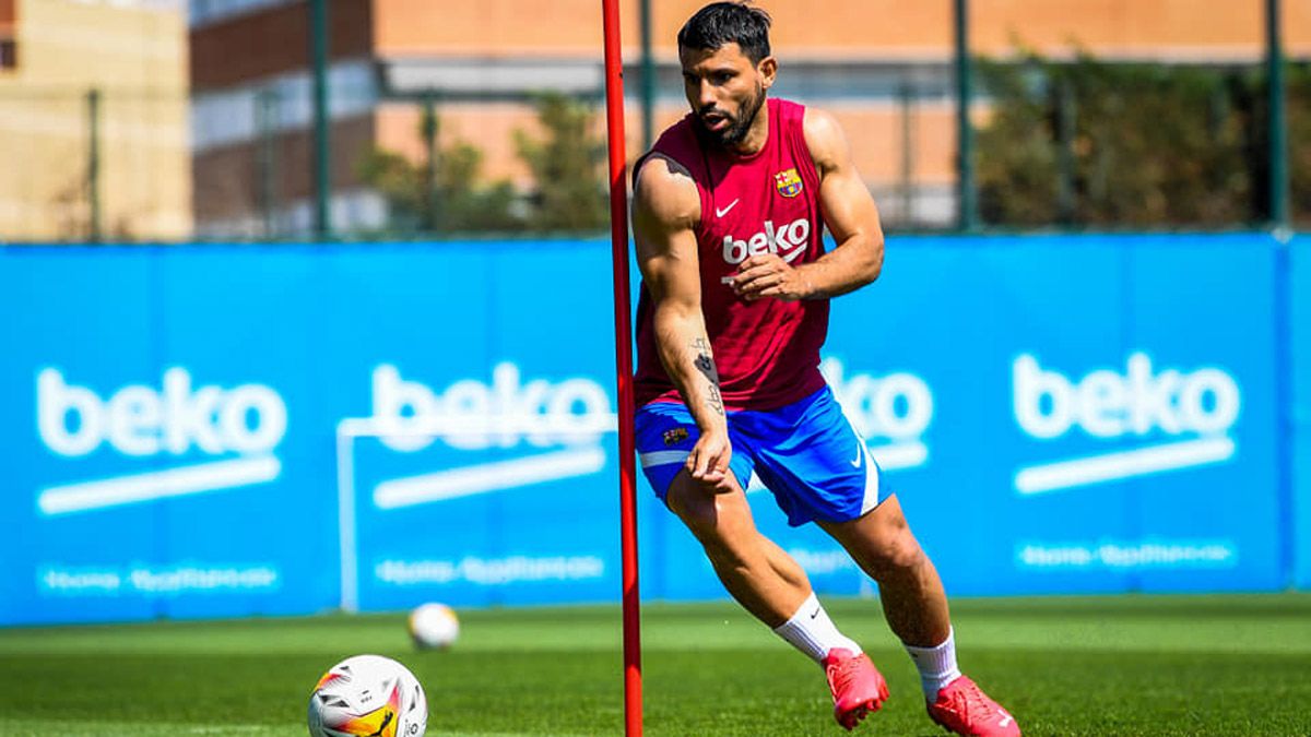 Se confirmó la peor noticia para el Kun Agüero en el Barcelona
